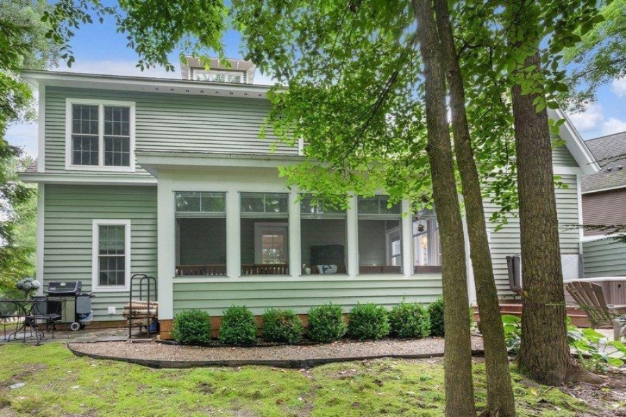 9986 Cottage Lane