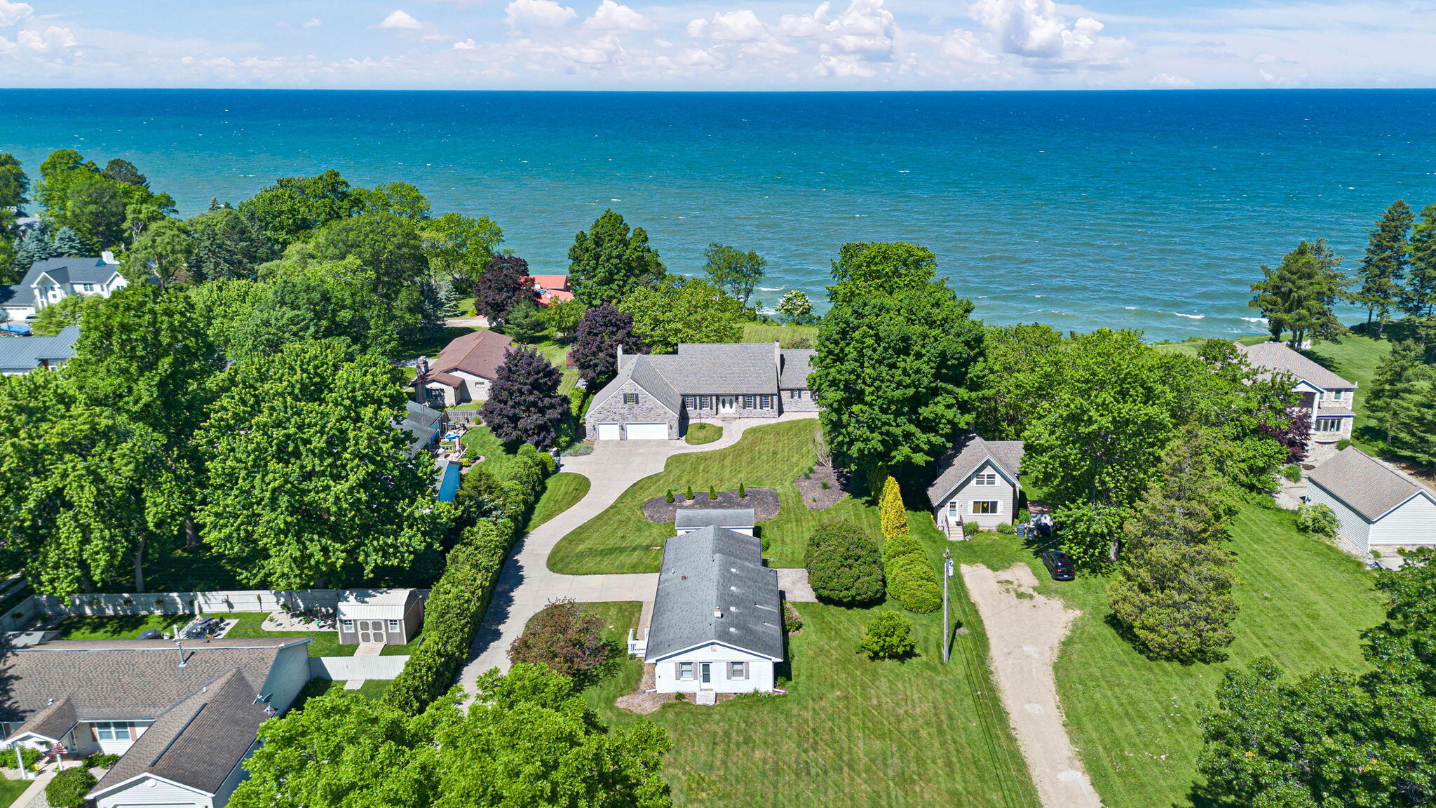 3300 3292 S Lakeshore Drive, St. Joseph
