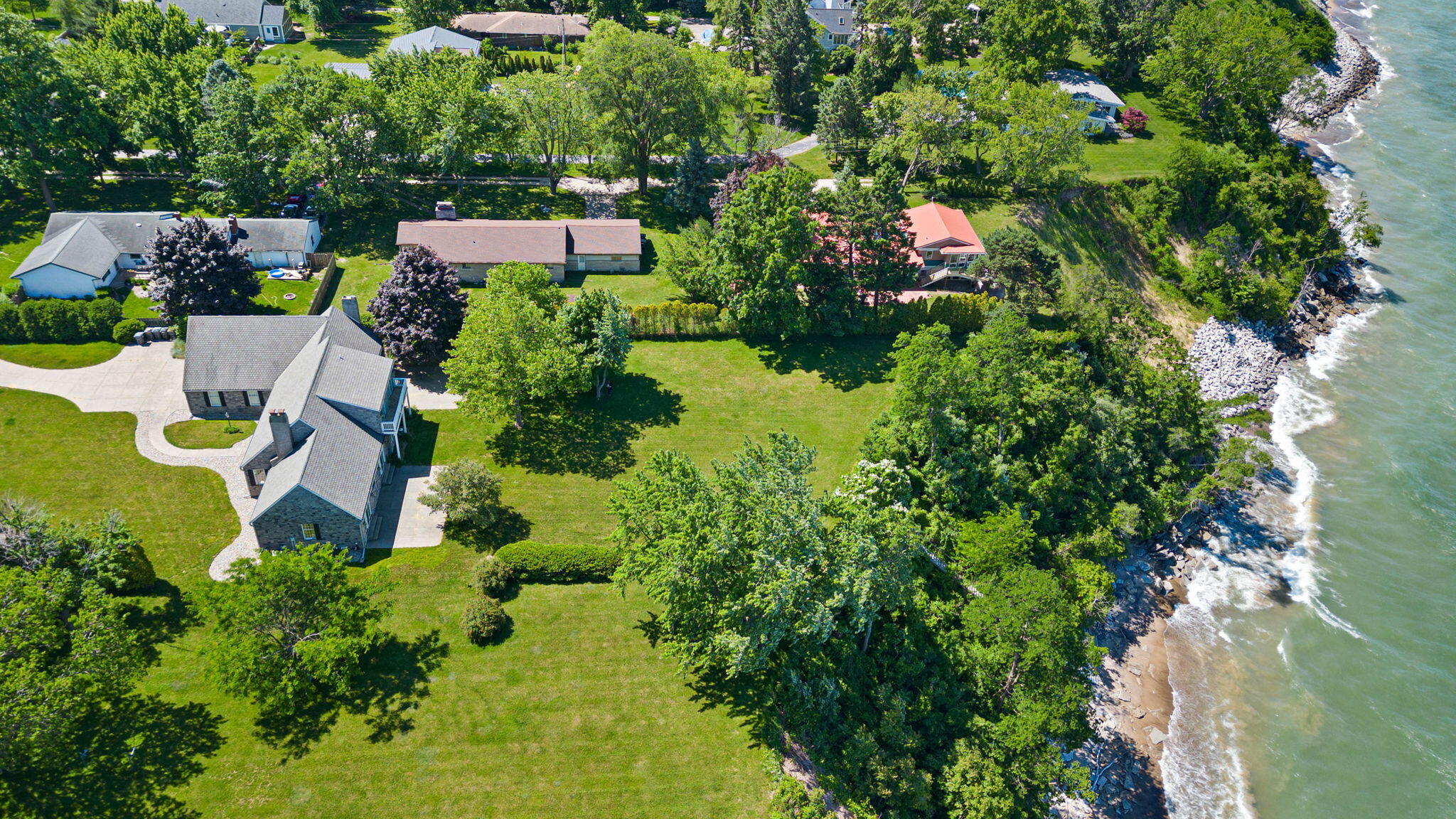 3300 3292 S Lakeshore Drive, St. Joseph
