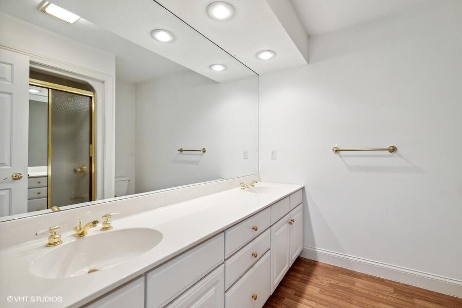 3300 3292 S Lakeshore Drive, St. Joseph