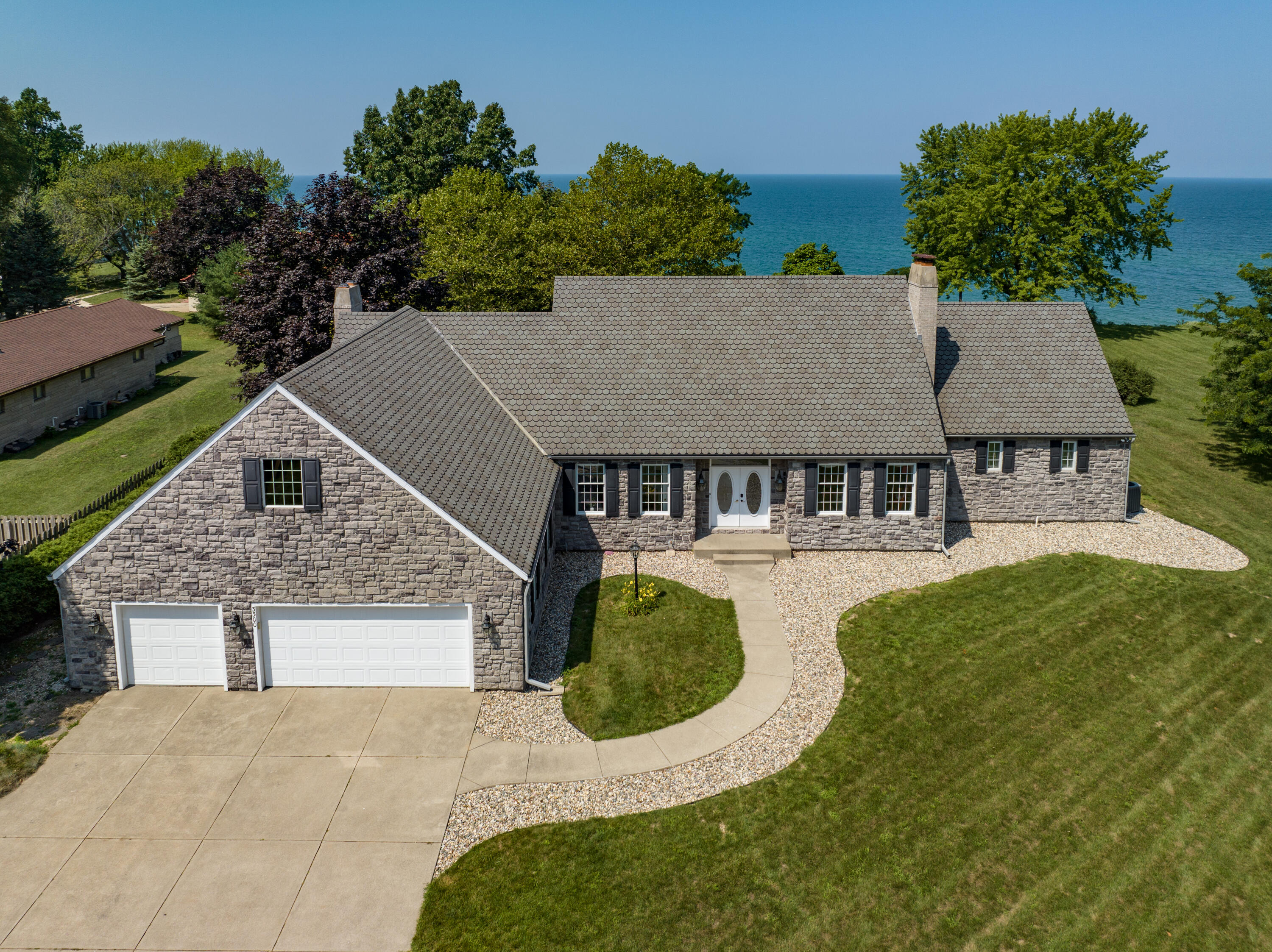 3300 3292 S Lakeshore Drive, St. Joseph