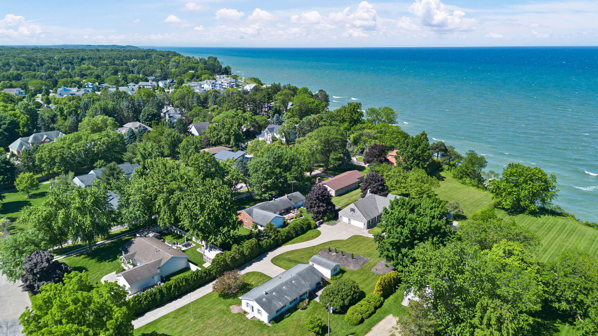 3300 3292 S Lakeshore Drive, St. Joseph