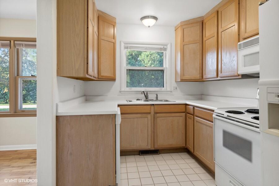 3300 3292 S Lakeshore Drive, St. Joseph