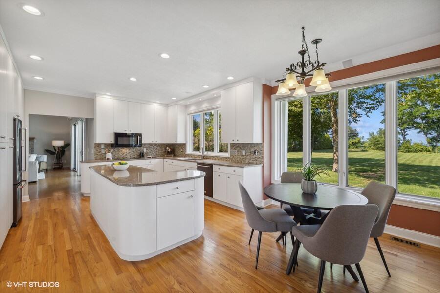 3300 3292 S Lakeshore Drive, St. Joseph