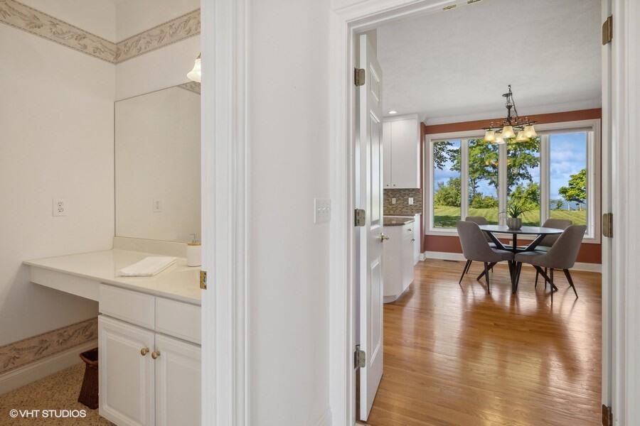 3300 3292 S Lakeshore Drive, St. Joseph