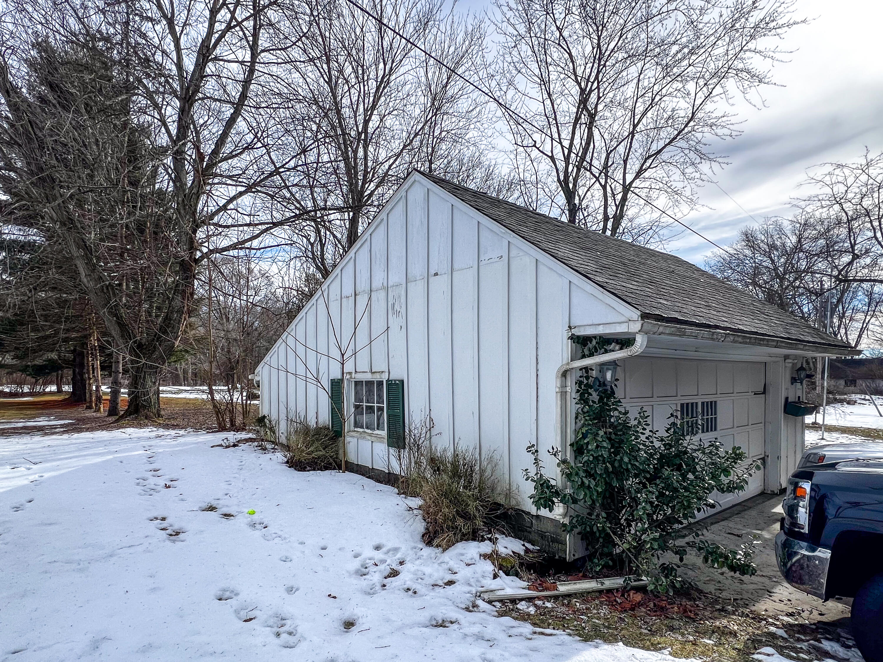 2354 Riverside Court