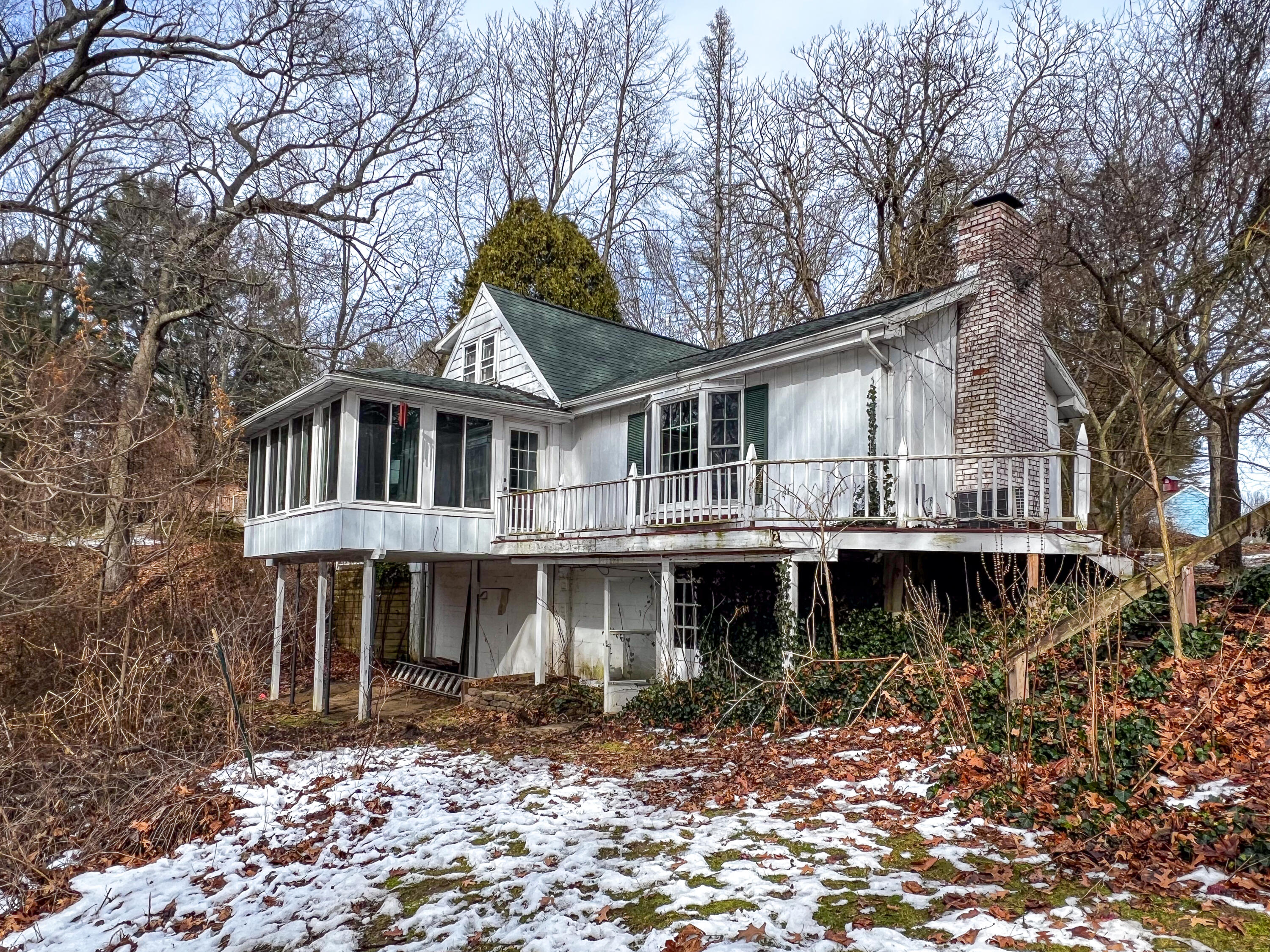 2354 Riverside Court