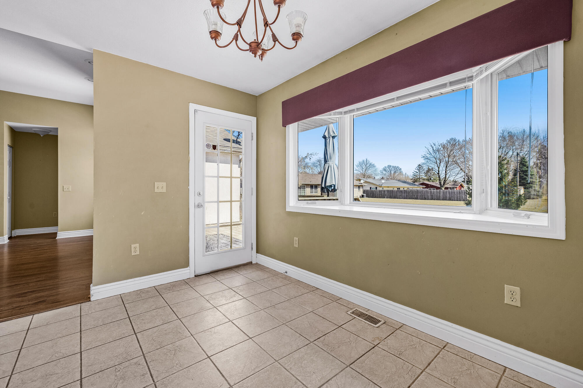 4423 N Roosevelt Road