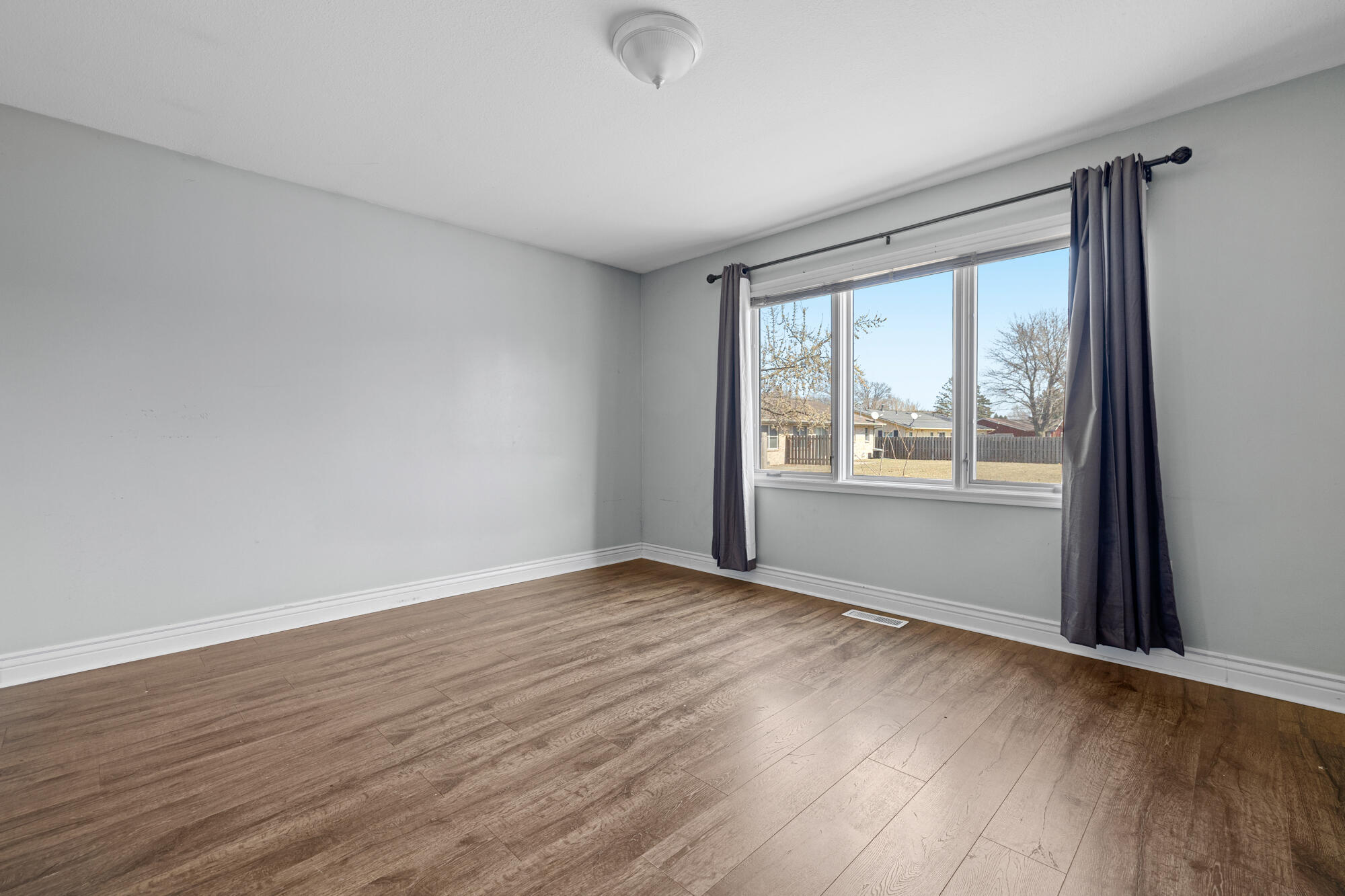 4423 N Roosevelt Road