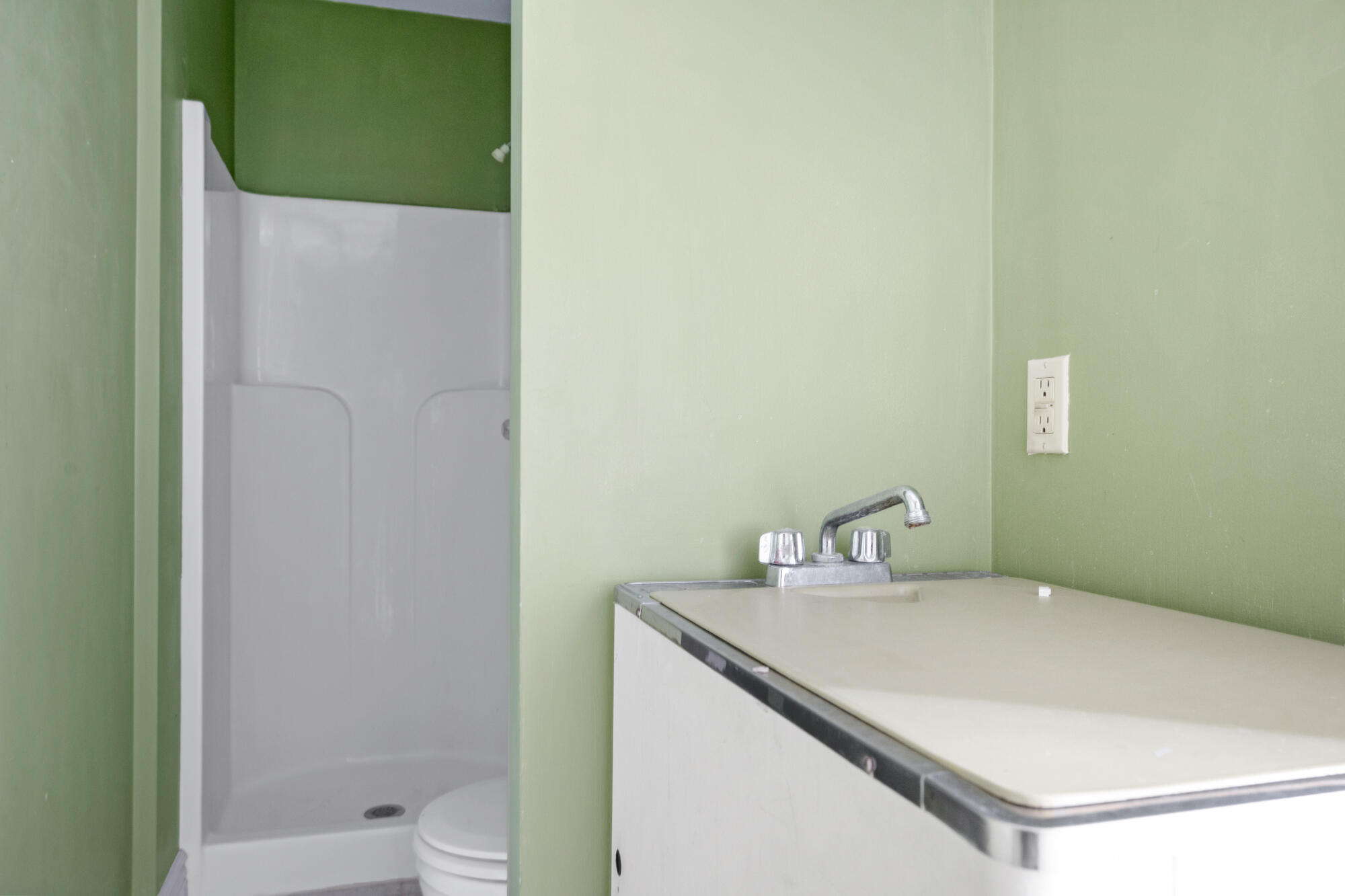 4423 N Roosevelt Road