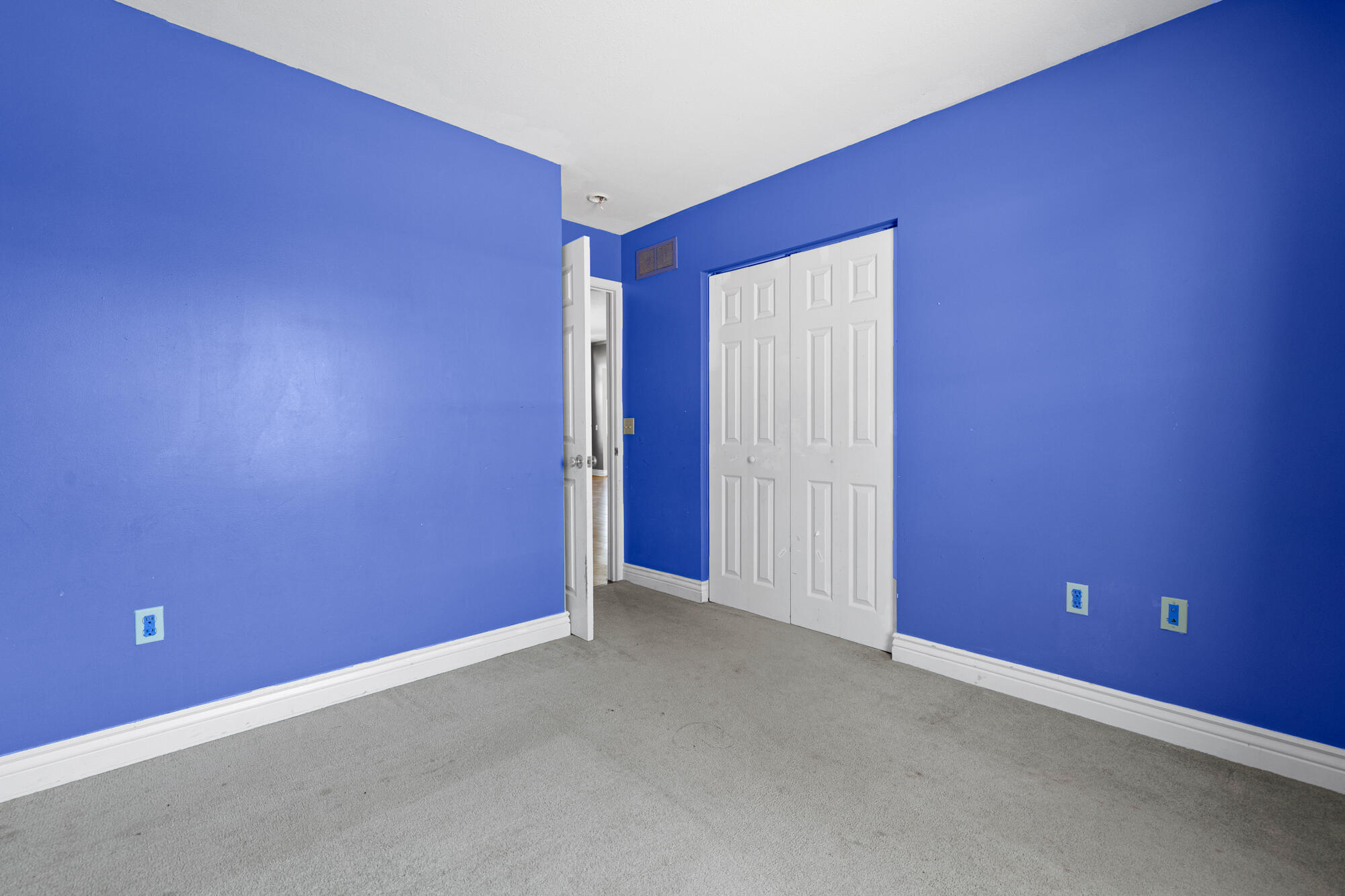 4423 N Roosevelt Road