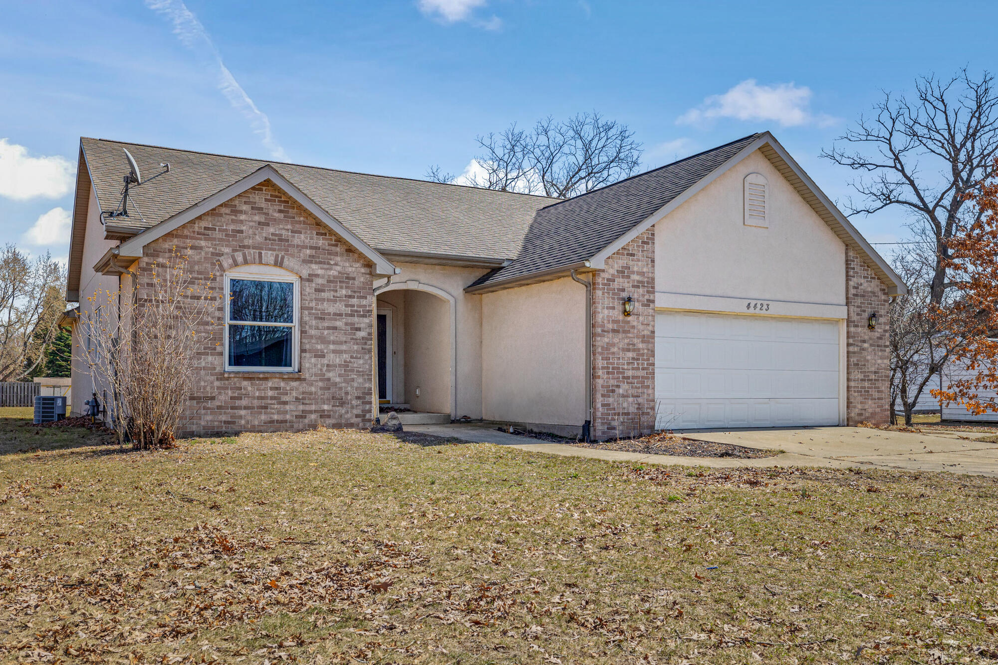 4423 N Roosevelt Road