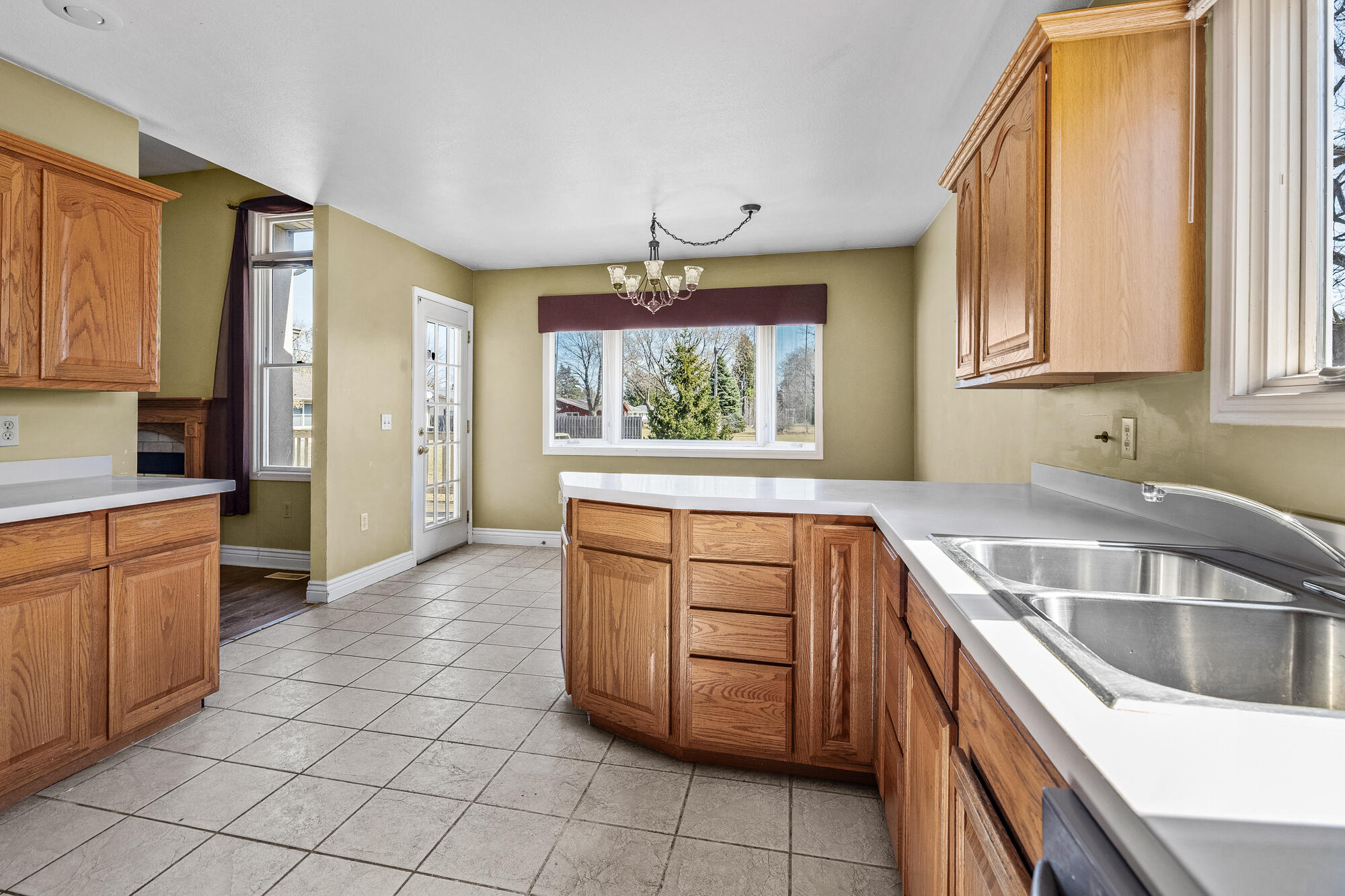 4423 N Roosevelt Road