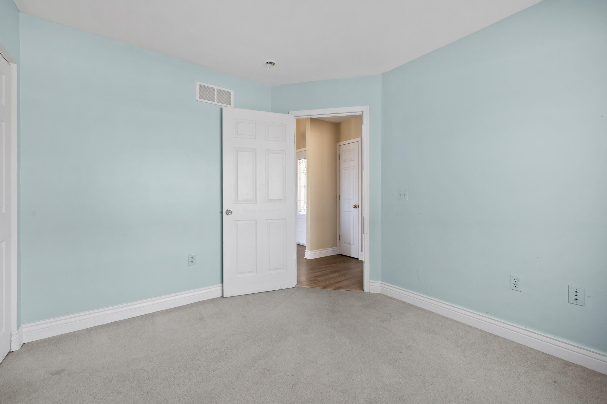 4423 N Roosevelt Road