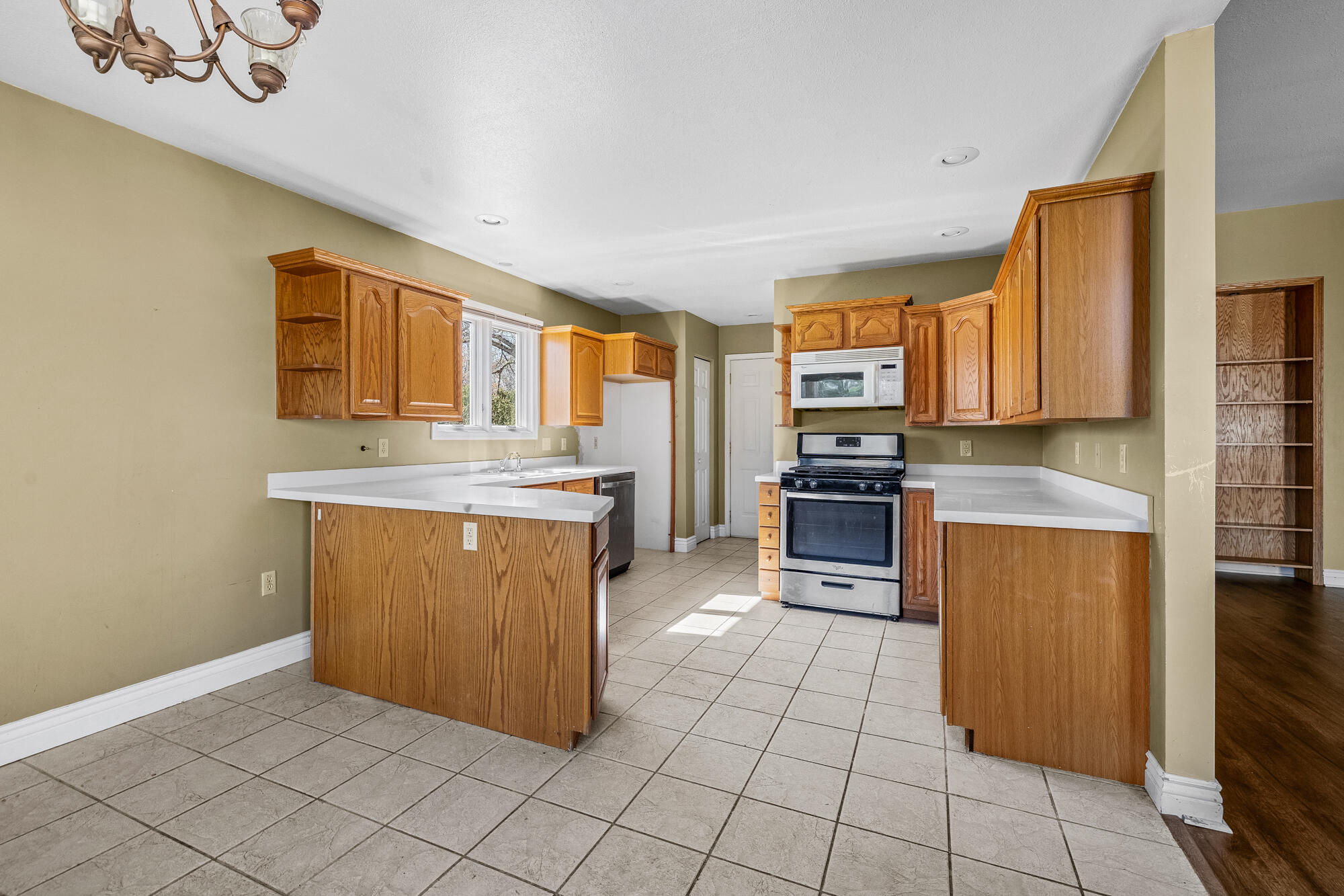 4423 N Roosevelt Road