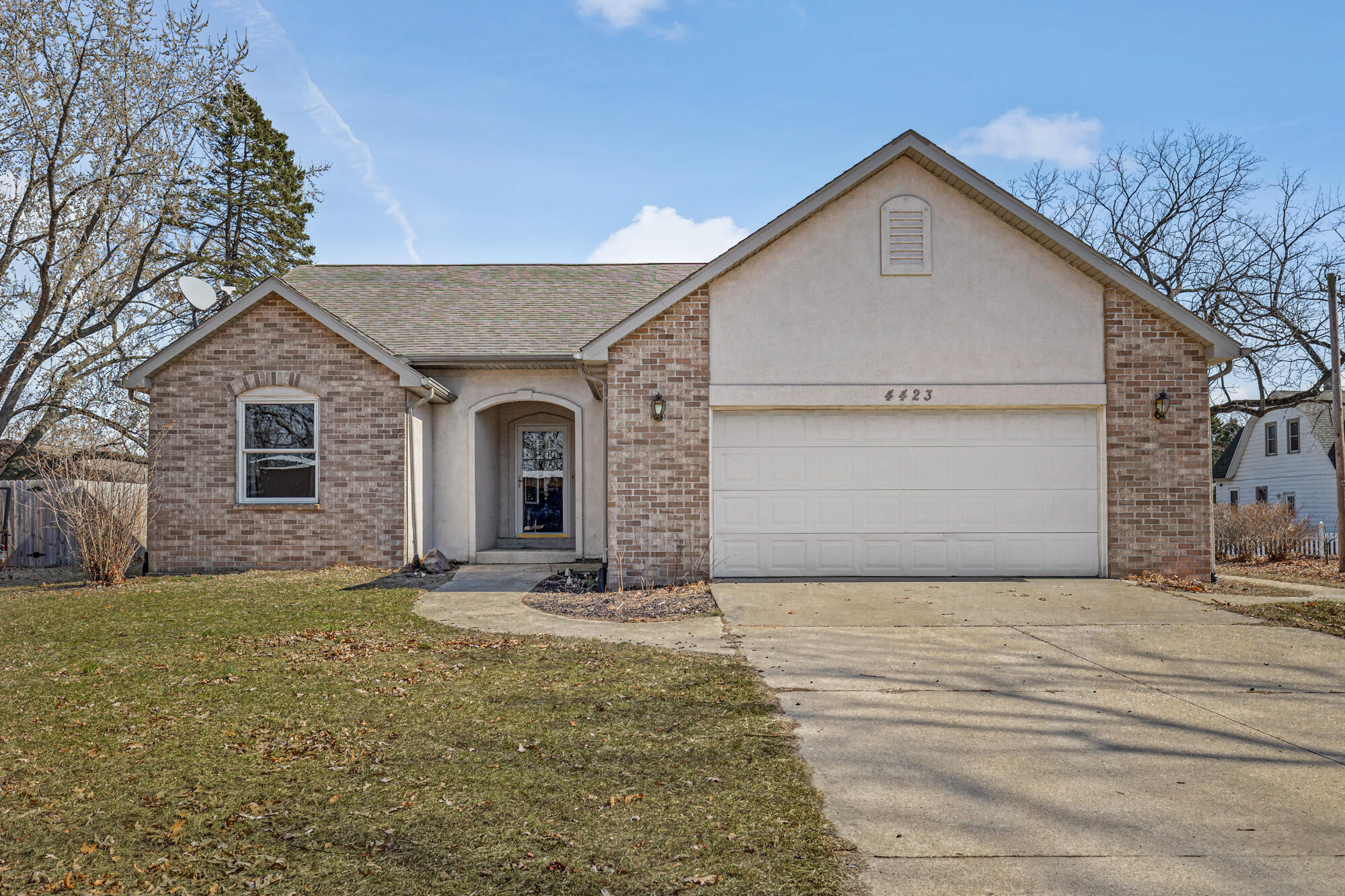 4423 N Roosevelt Road