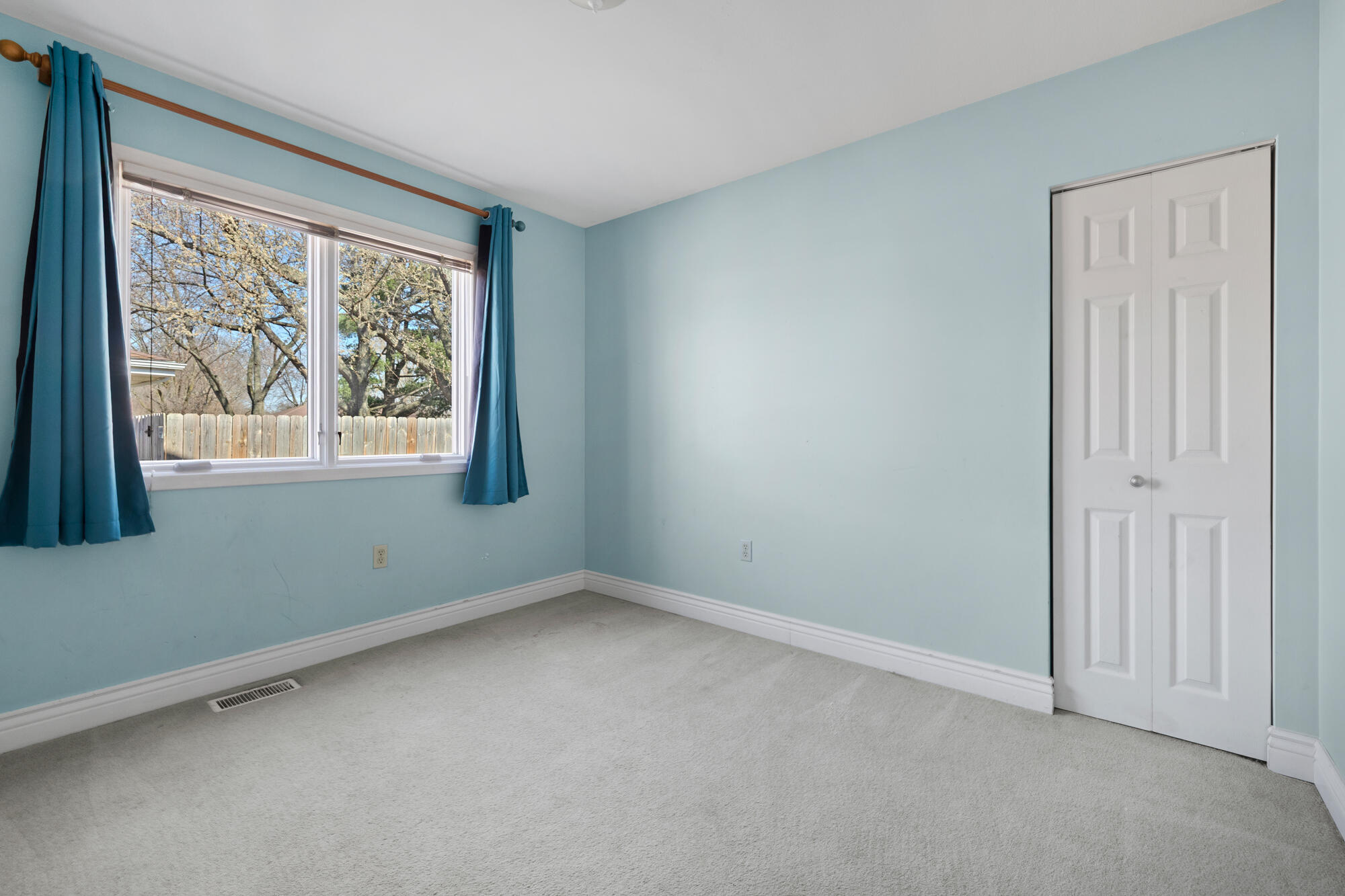 4423 N Roosevelt Road