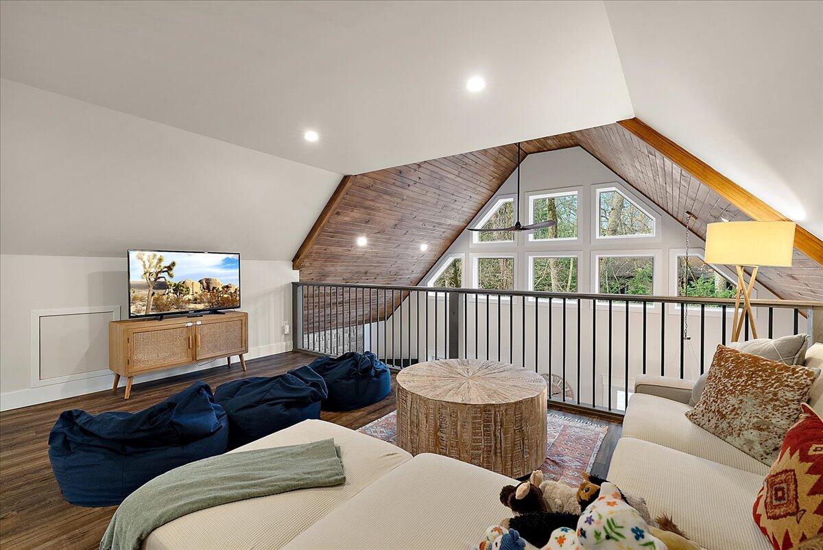 4150 Comanche Trail