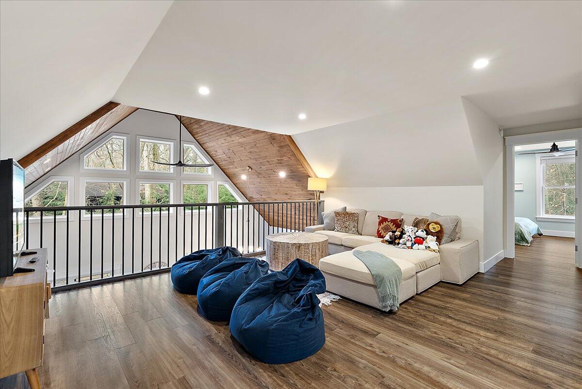 4150 Comanche Trail