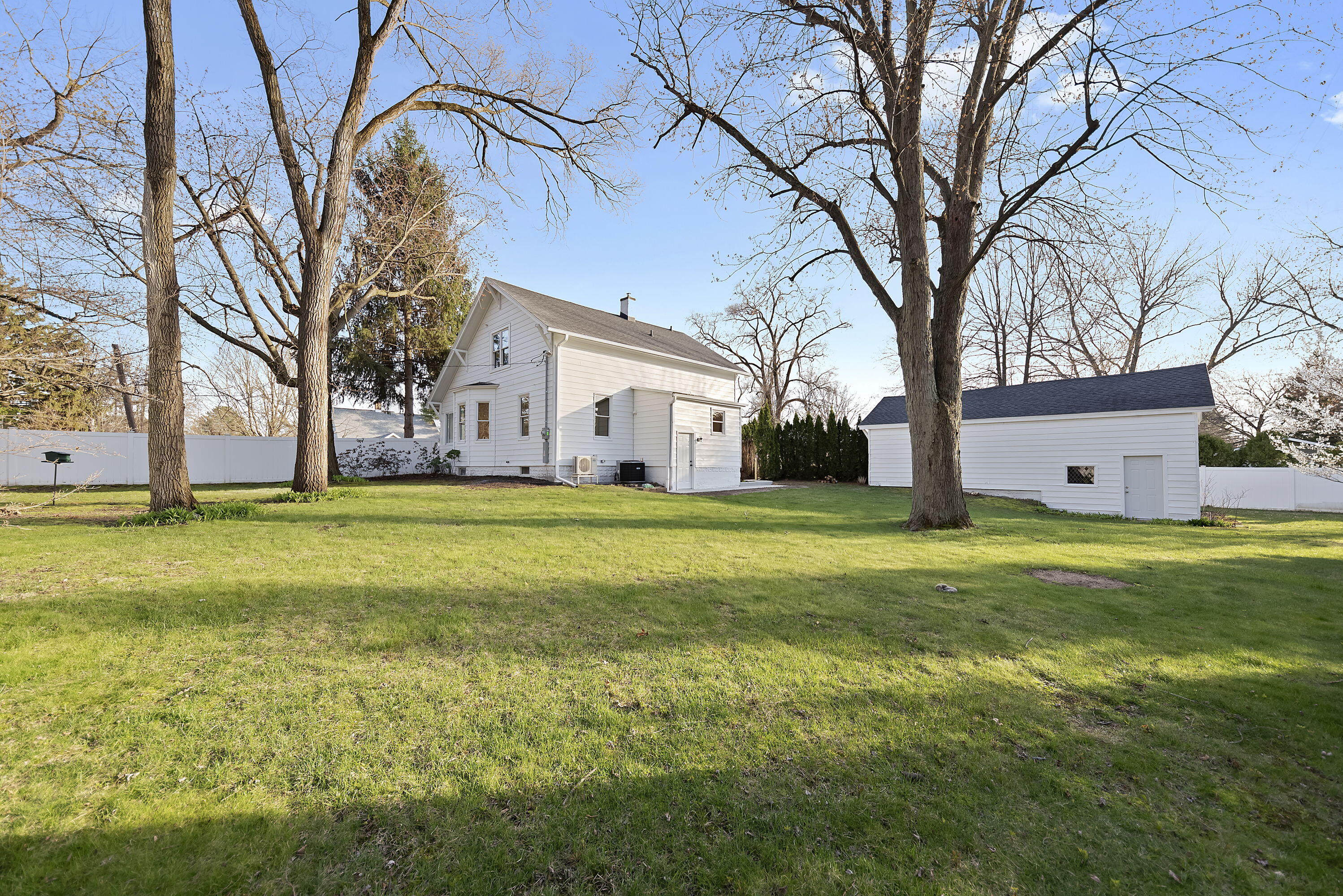 516 W Detroit Street