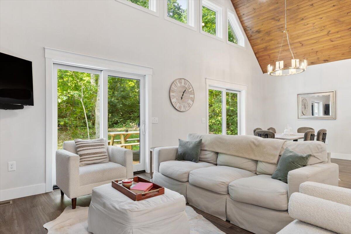 4150 Comanche Trail