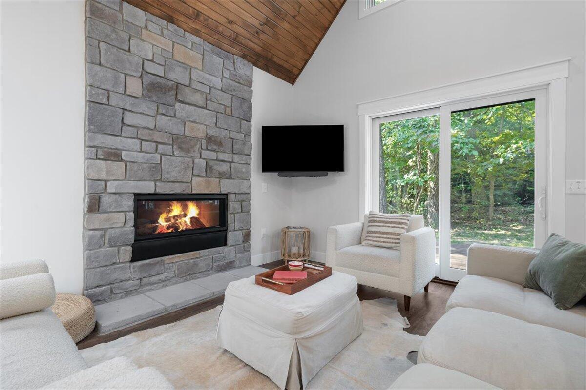 4150 Comanche Trail