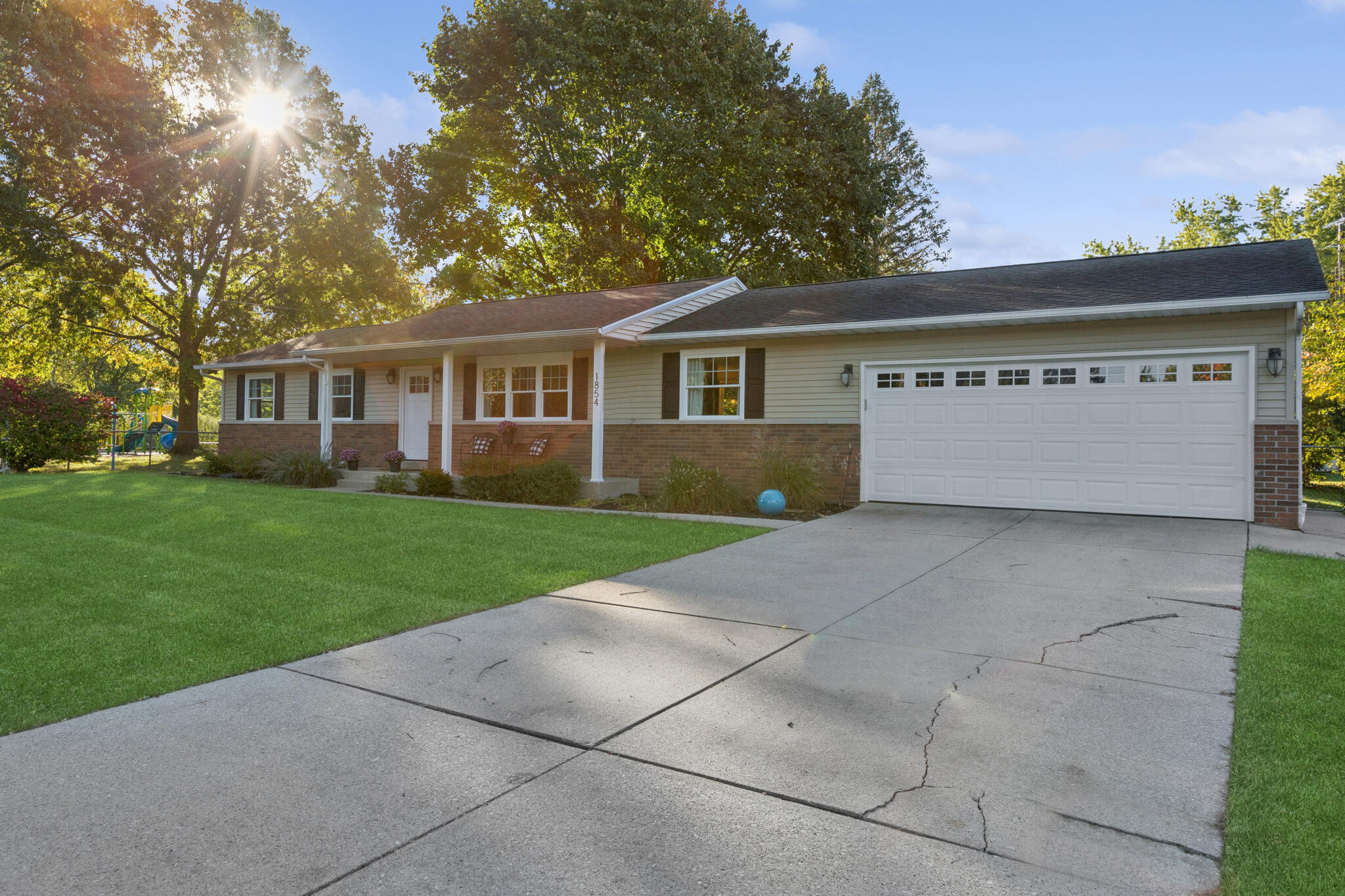 1854 Cranbrook Street, St. Joseph