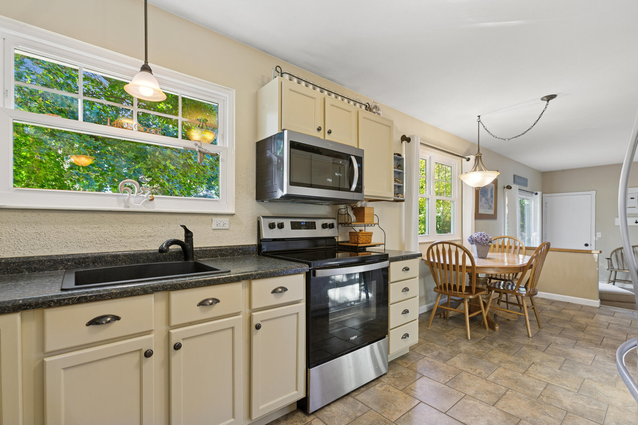 1854 Cranbrook Street, St. Joseph