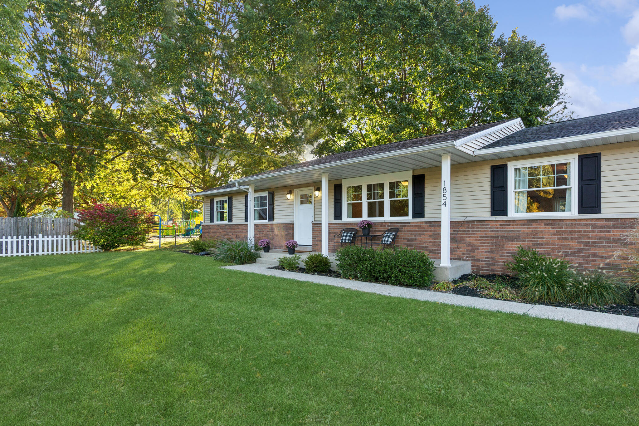 1854 Cranbrook Street, St. Joseph