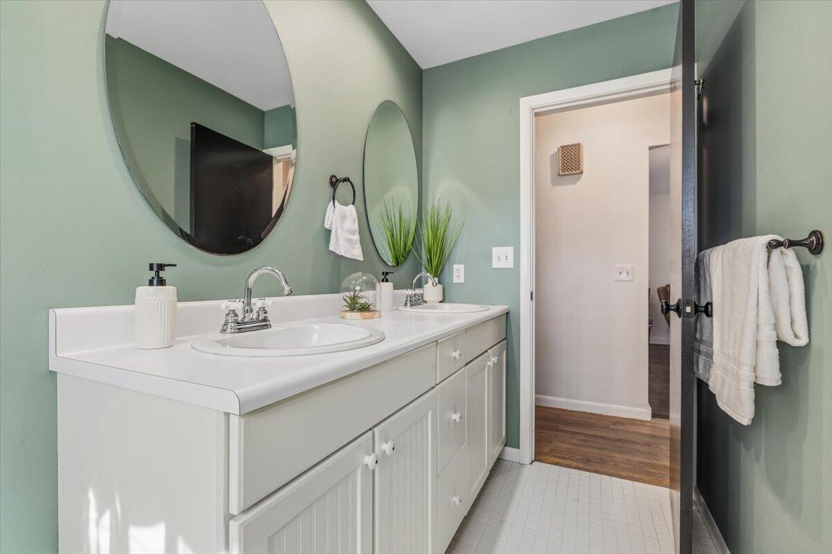 112 Butternut Street, Three Oaks