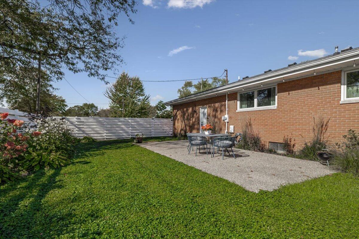 112 Butternut Street, Three Oaks