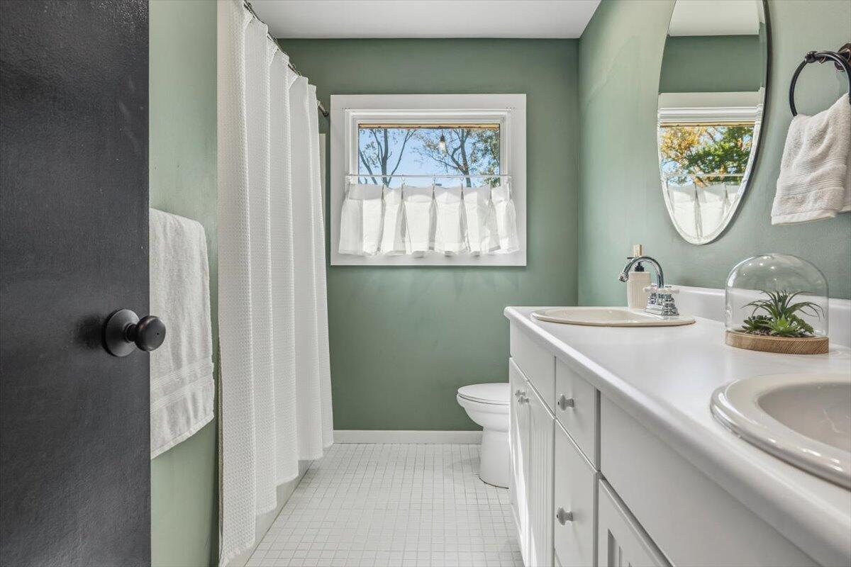 112 Butternut Street, Three Oaks