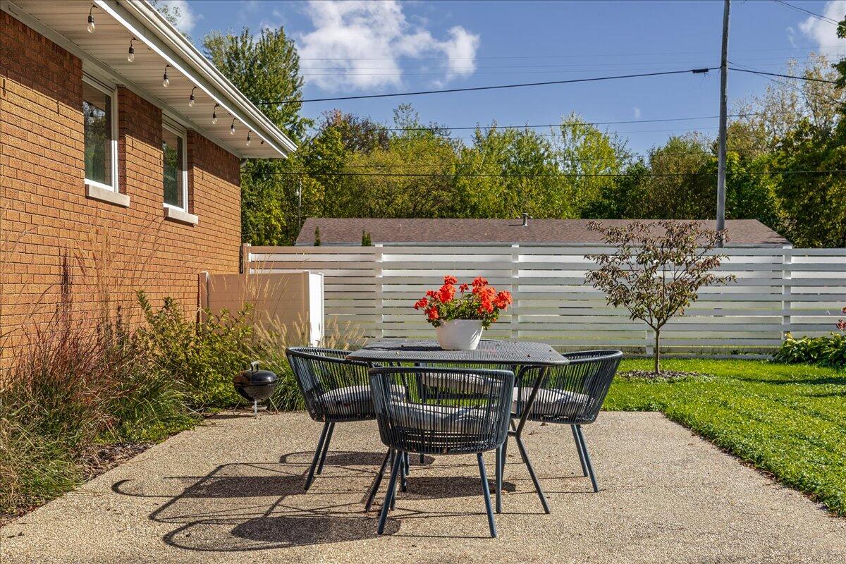 112 Butternut Street, Three Oaks