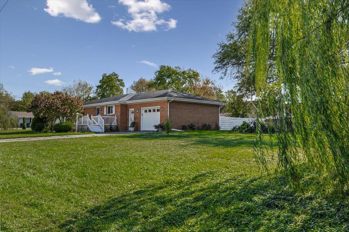 112 Butternut Street, Three Oaks