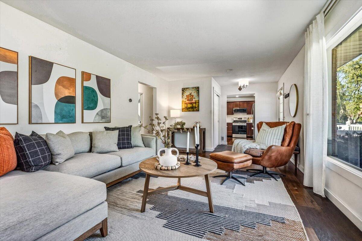 112 Butternut Street, Three Oaks