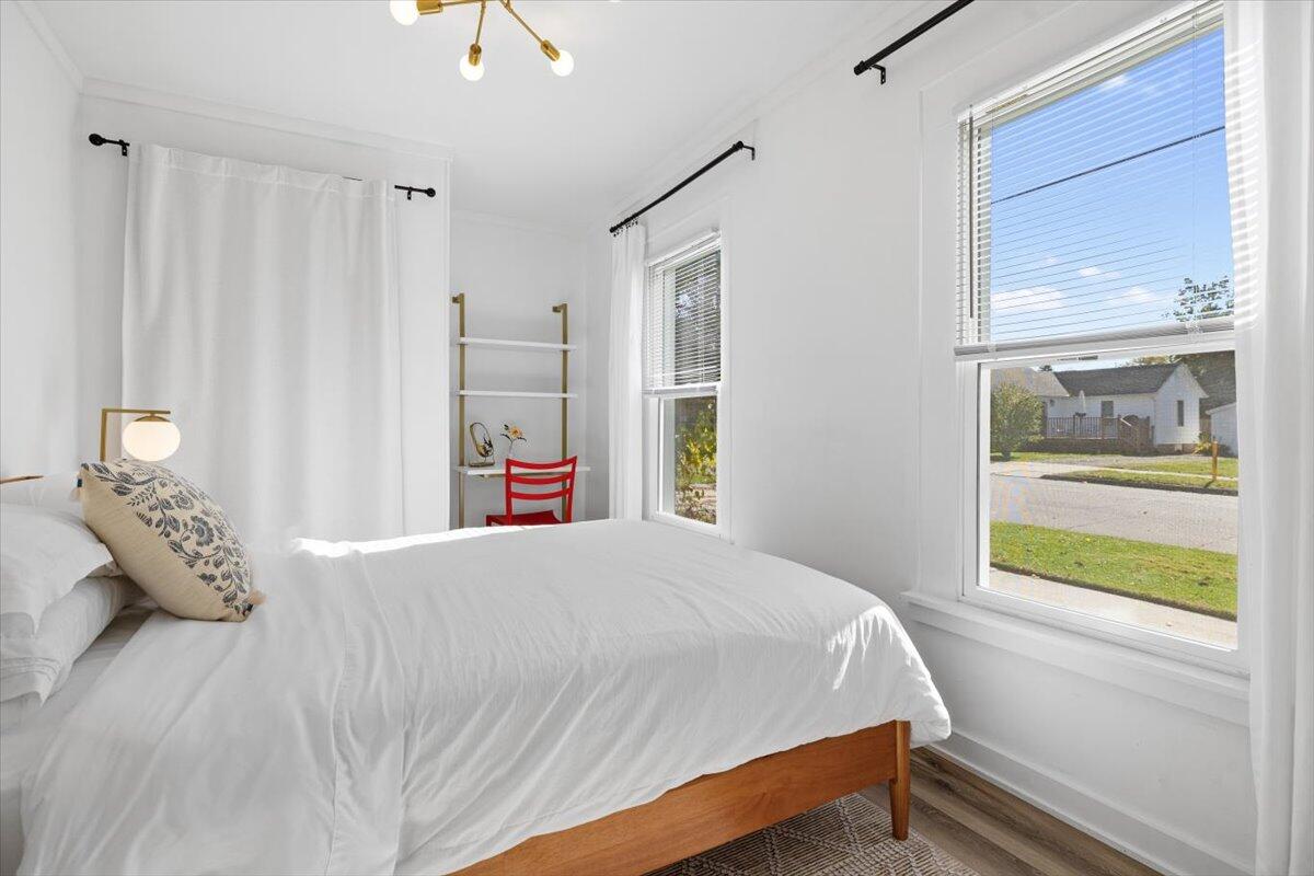 101 Sycamore Street E