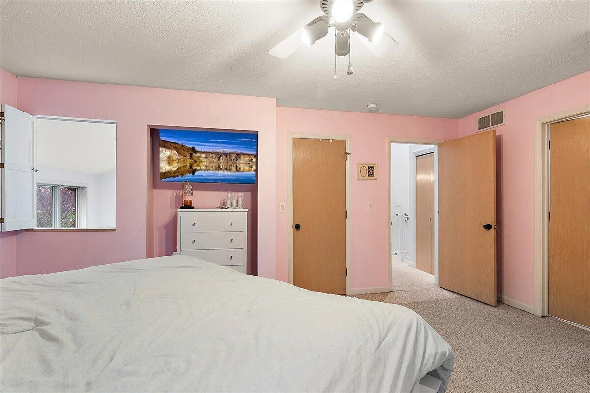 1491 Country Knoll Place, St. Joseph