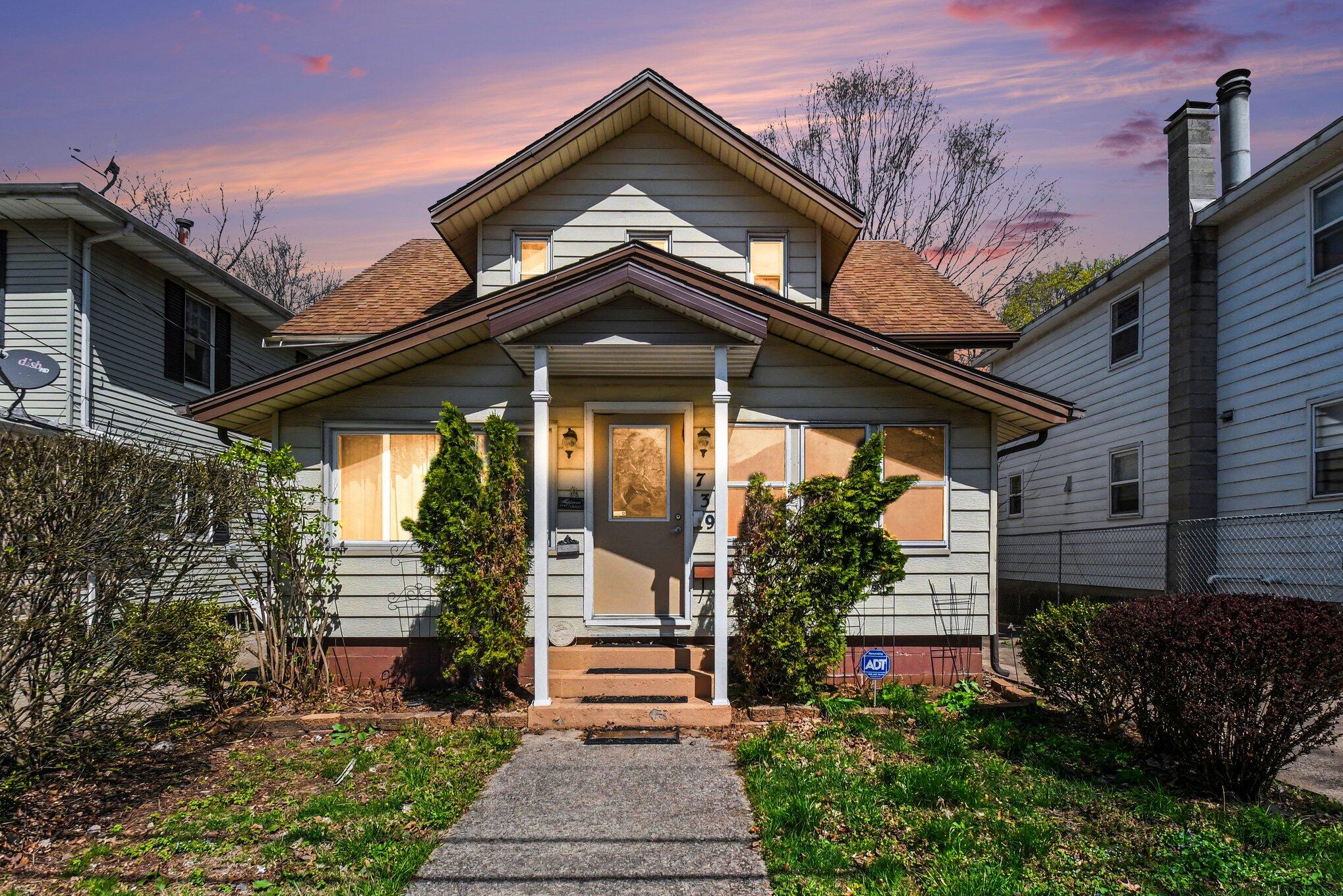 739 Maple Street