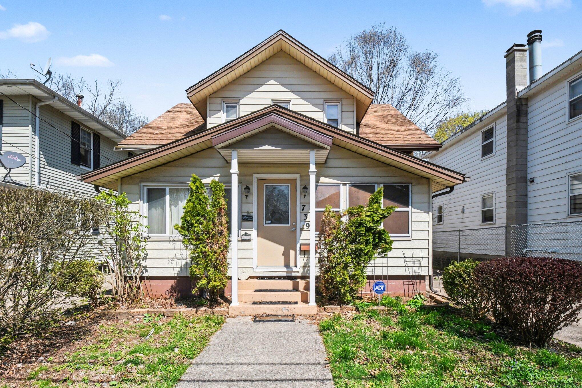 739 Maple Street
