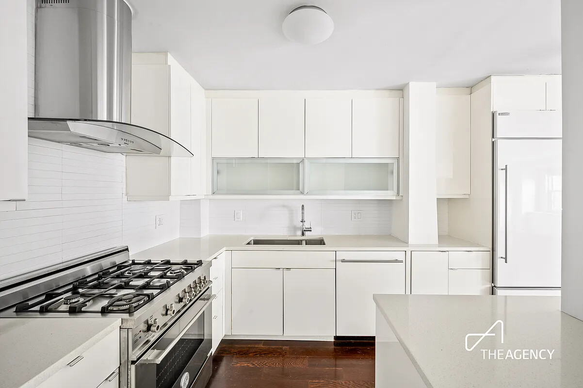 200 E 84TH Street 14ABC