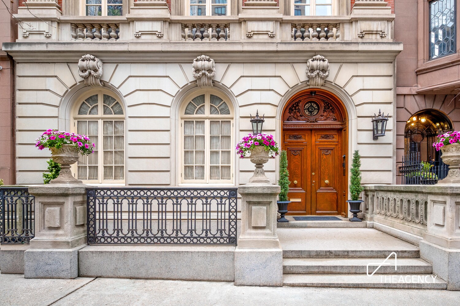123 E 35TH Street