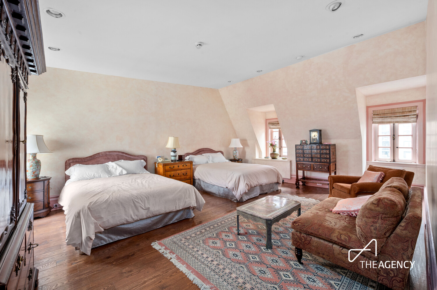 123 E 35TH Street