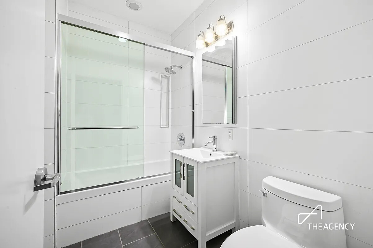 118 GREENPOINT Avenue 2D