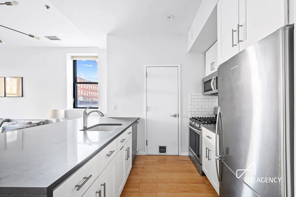 118 GREENPOINT Avenue 2D
