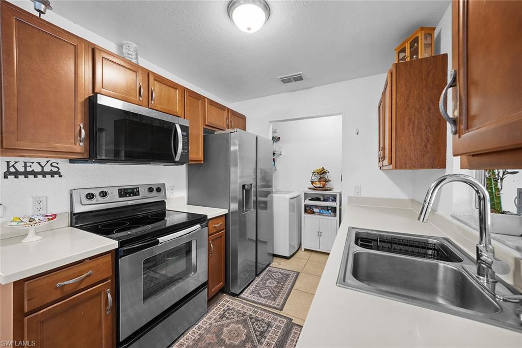 3245 43rd AVE NE