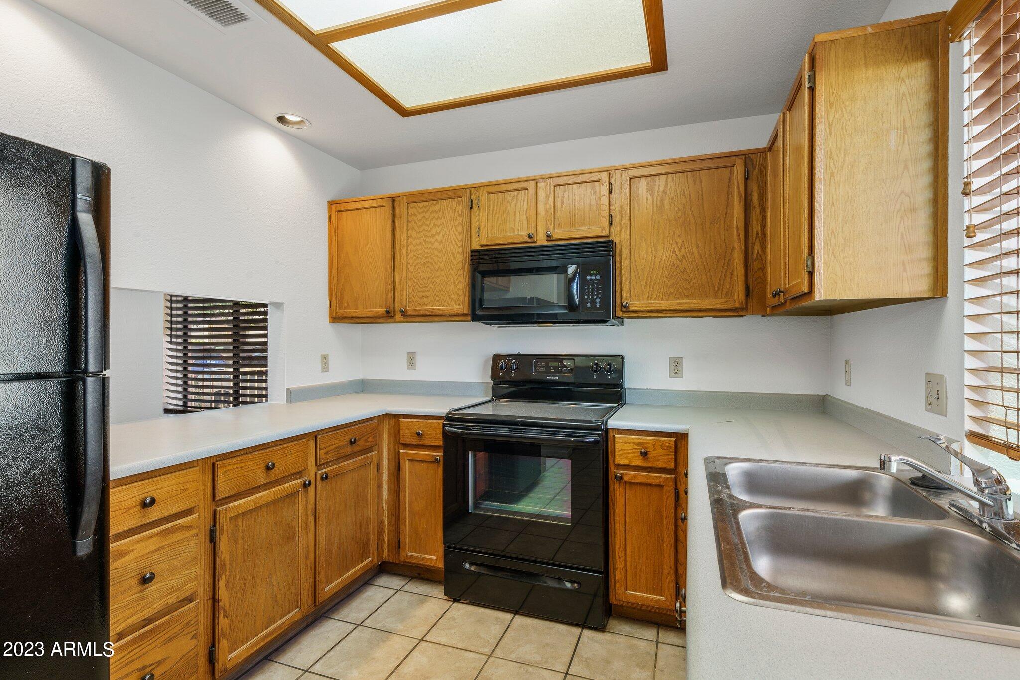 1017 E MARYLAND Avenue Unit: 119