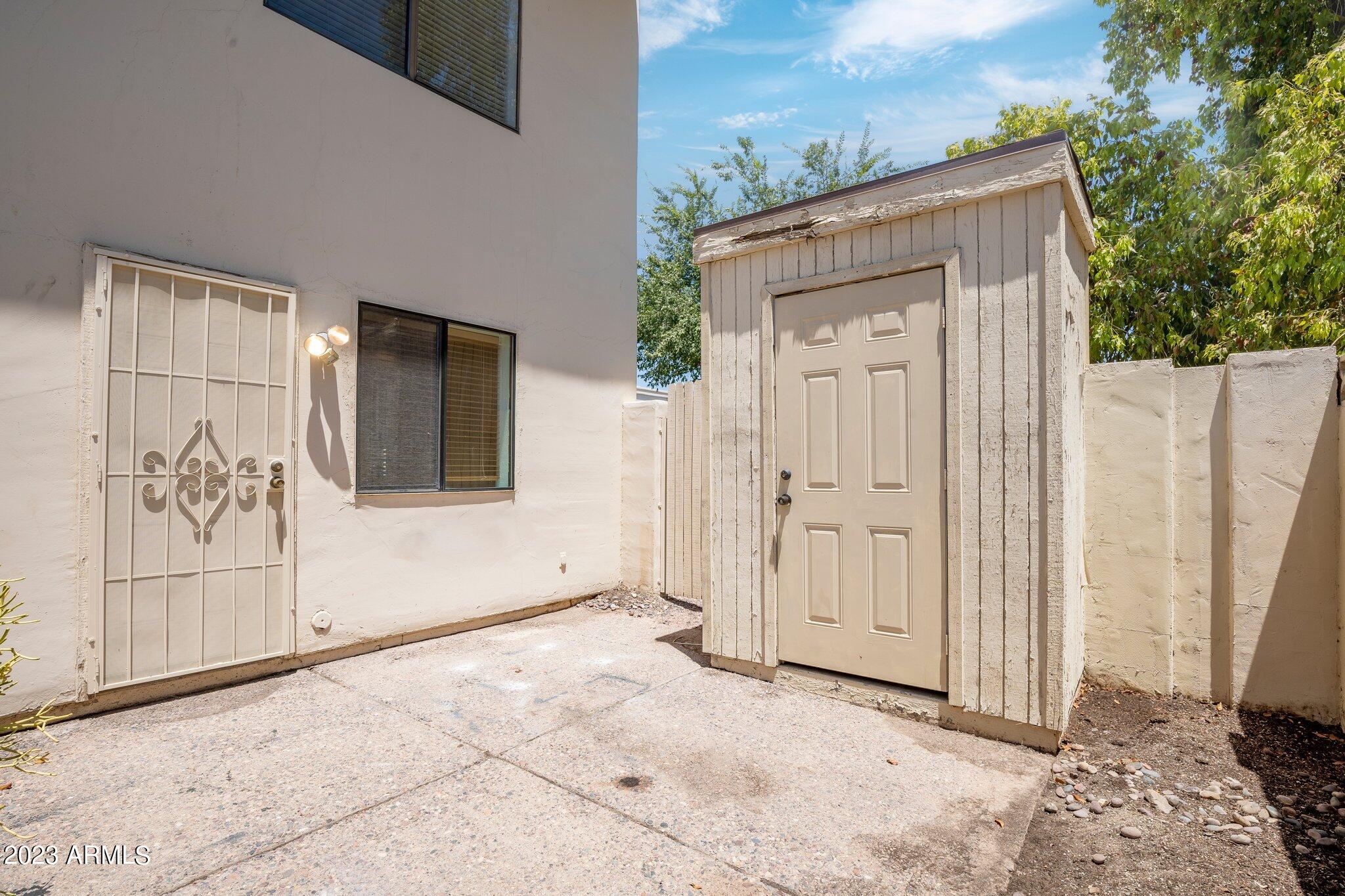 1017 E MARYLAND Avenue Unit: 119