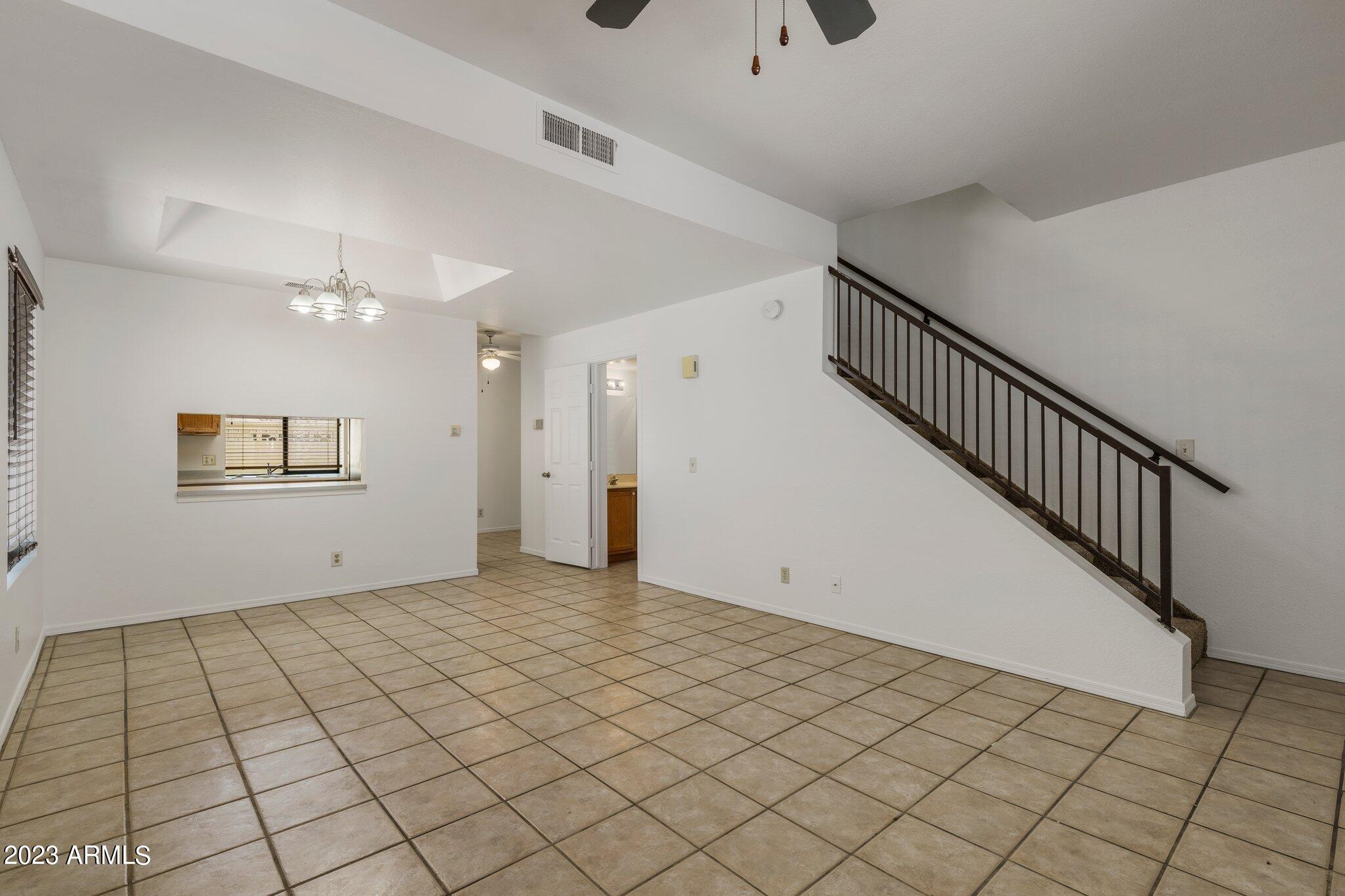 1017 E MARYLAND Avenue Unit: 119