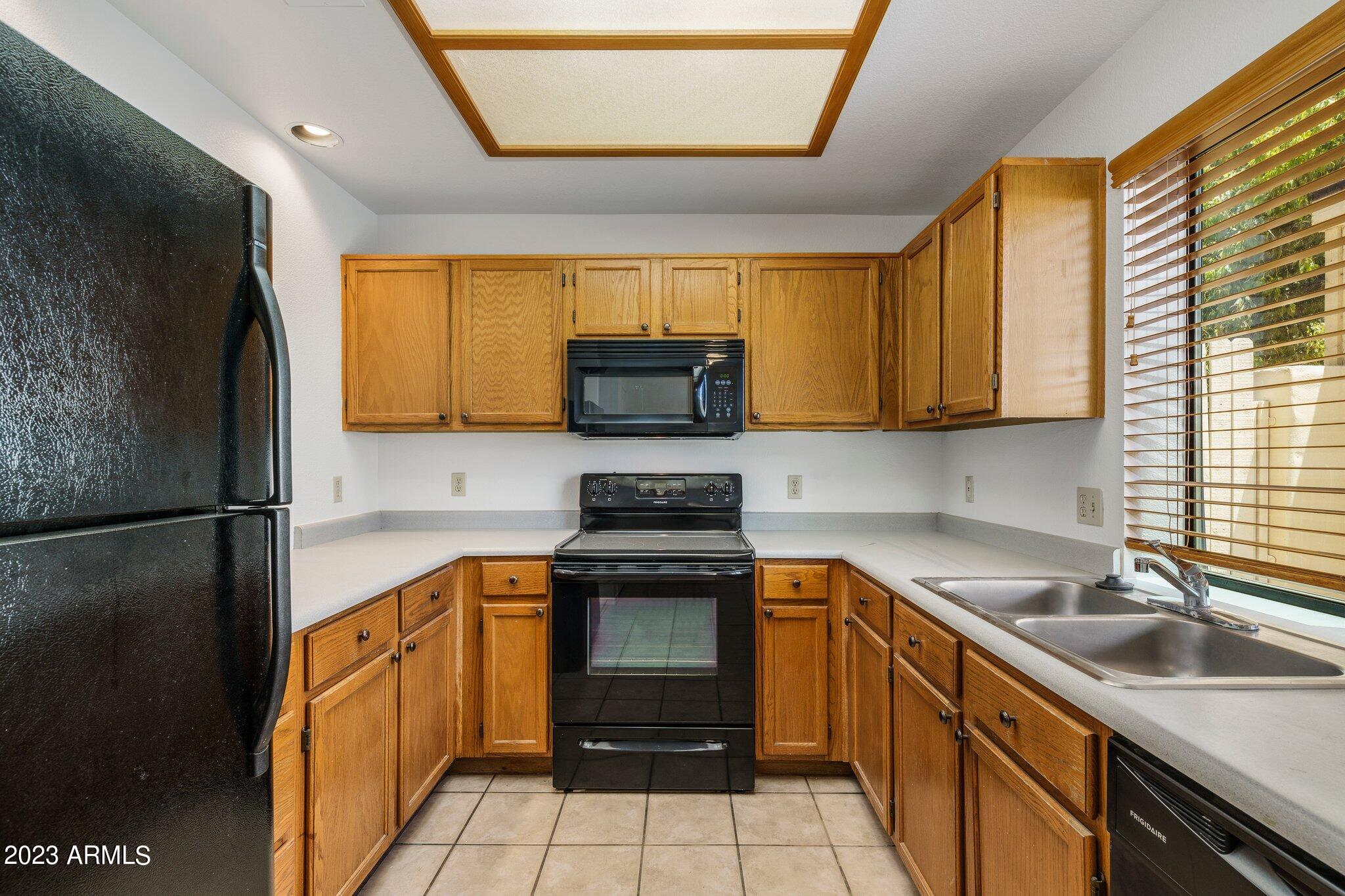 1017 E MARYLAND Avenue Unit: 119