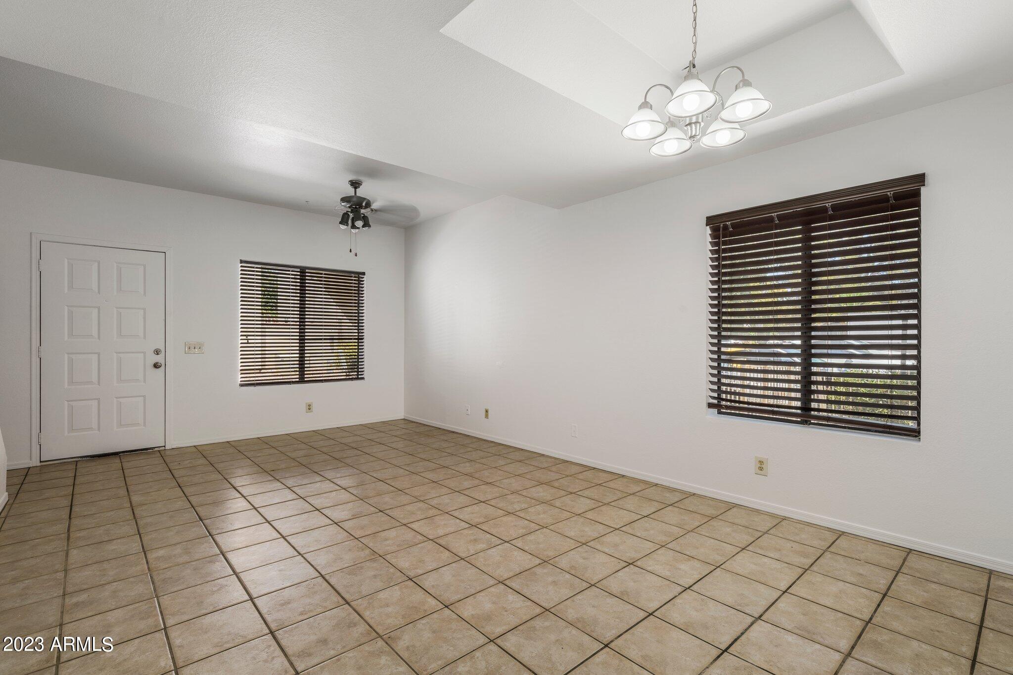 1017 E MARYLAND Avenue Unit: 119